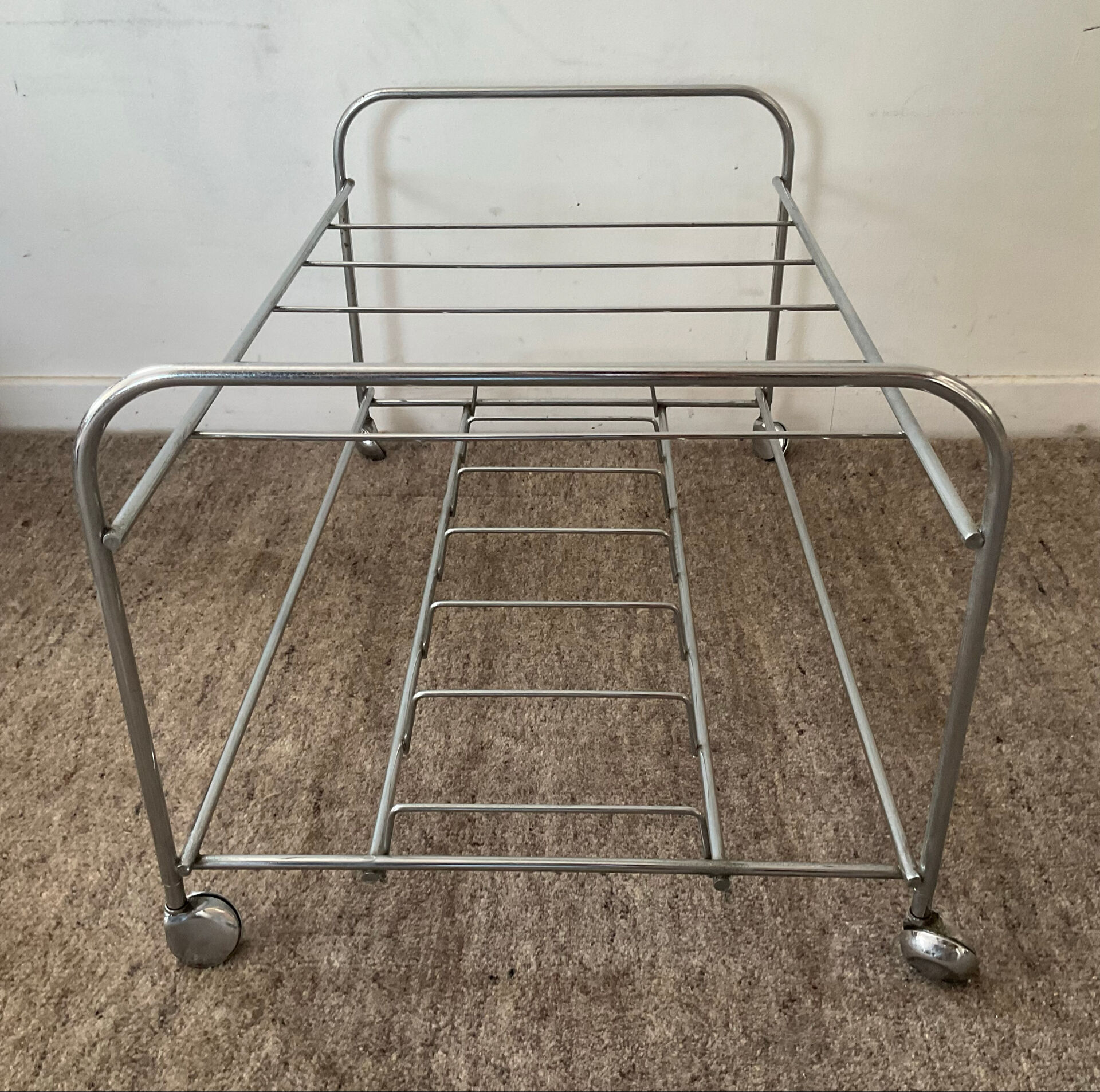 Range vinyles des années 60 en inox