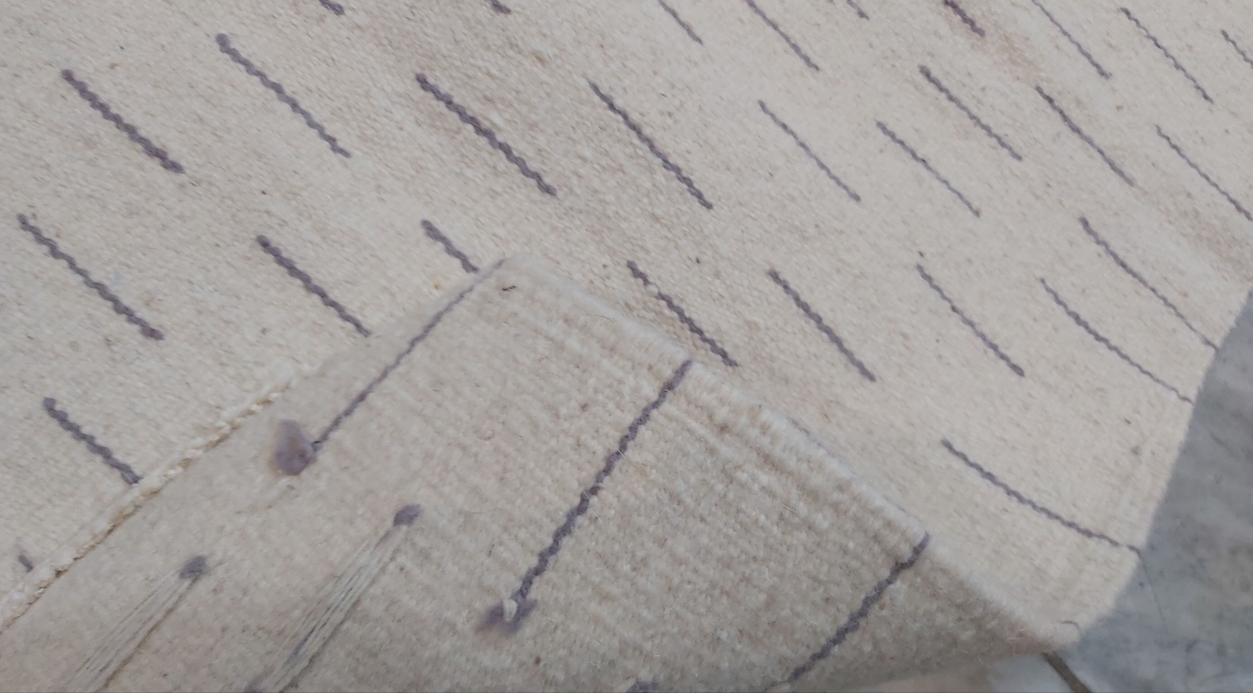 Traditional white and purple carpet 57x126cm