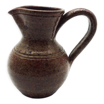 Sandstone pitcher