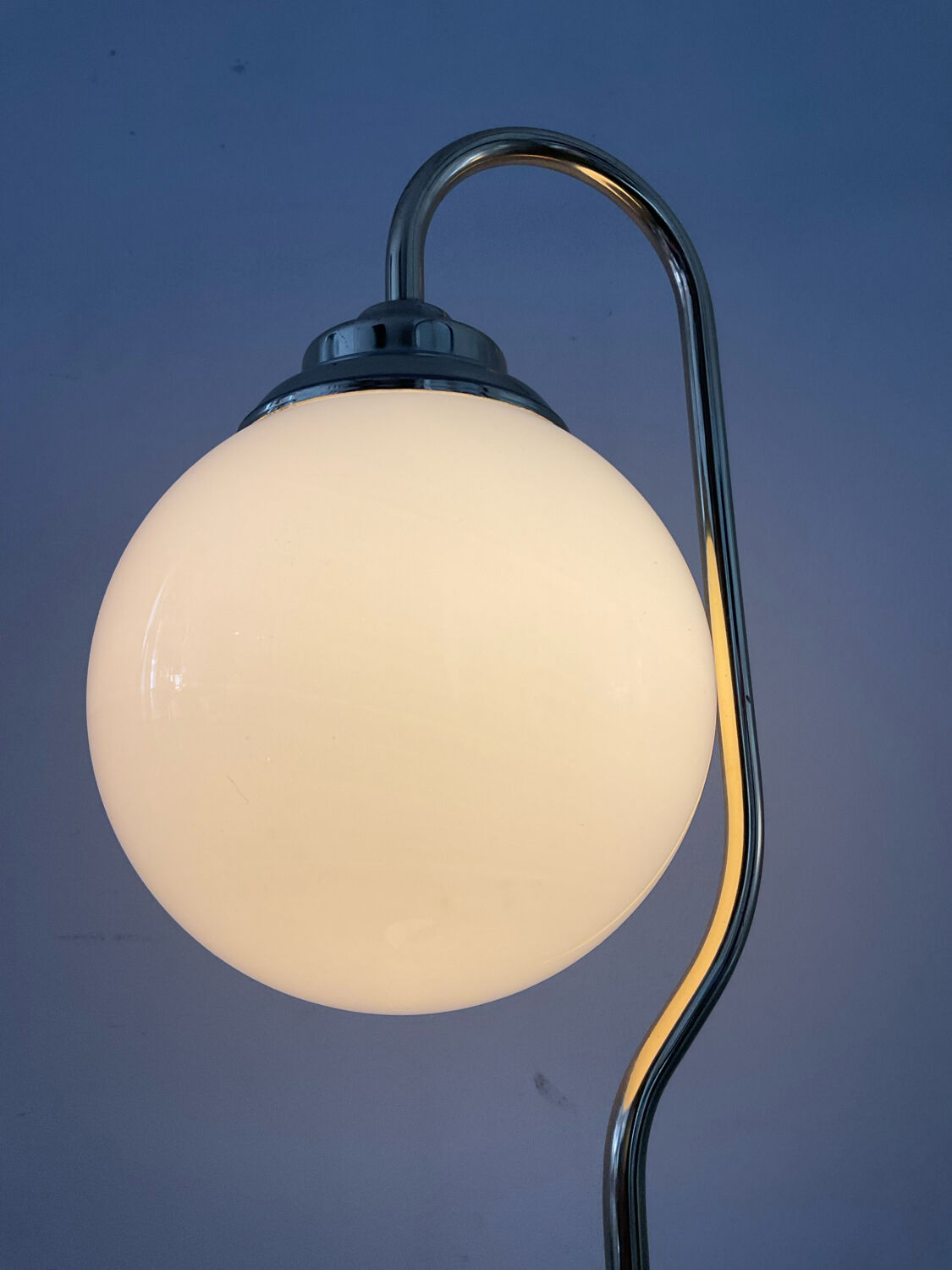 Vintage lamp from the 70s in brass and opaline