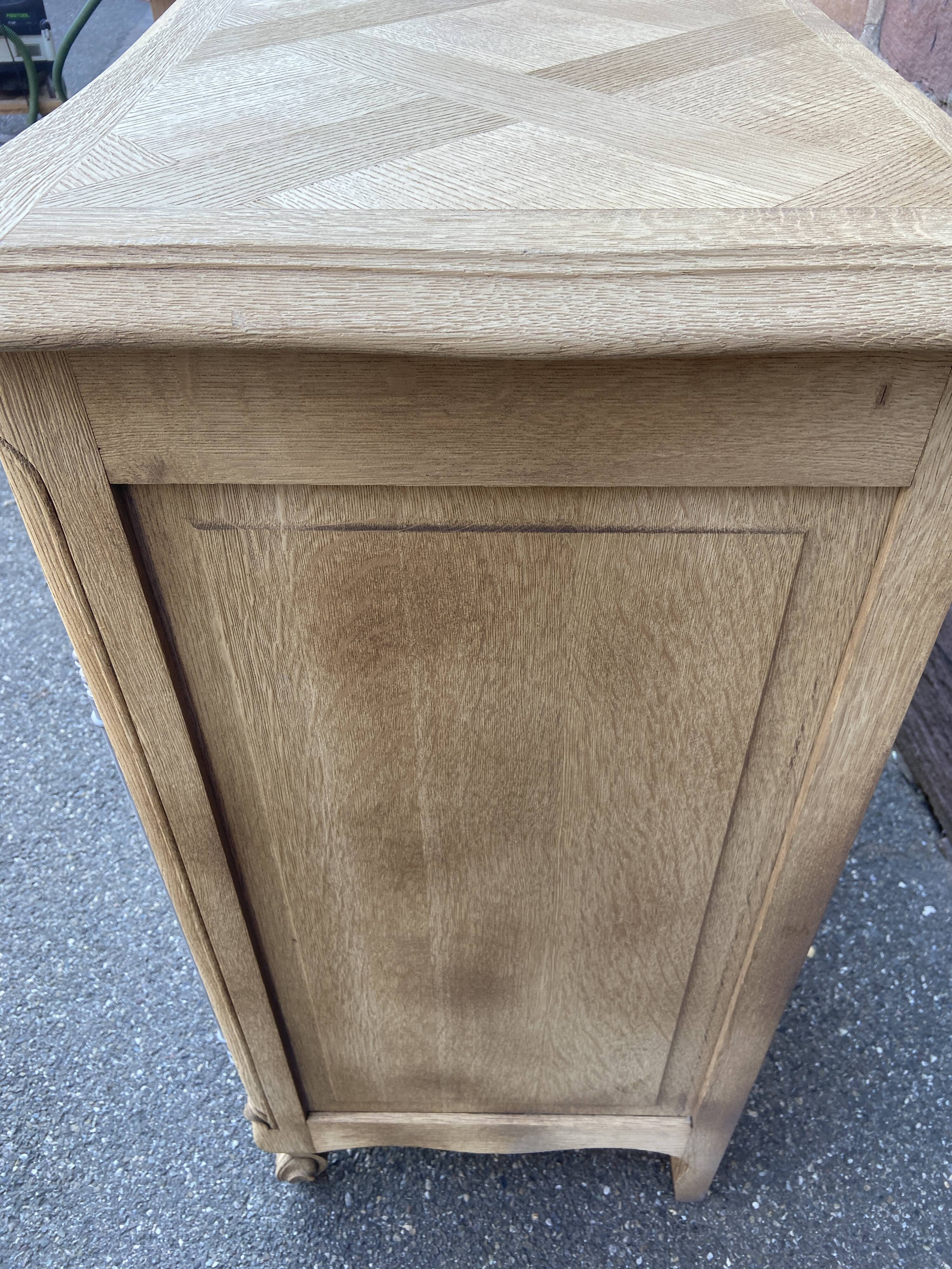 Buffet Baroque Louis XV in natural oak