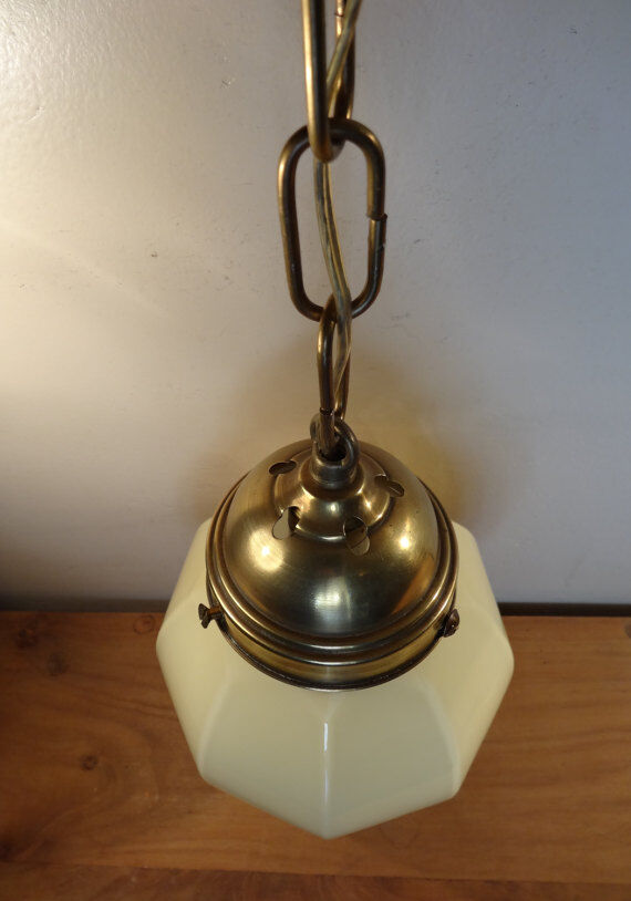 Suspension Deco with a beautiful yellow glass globe