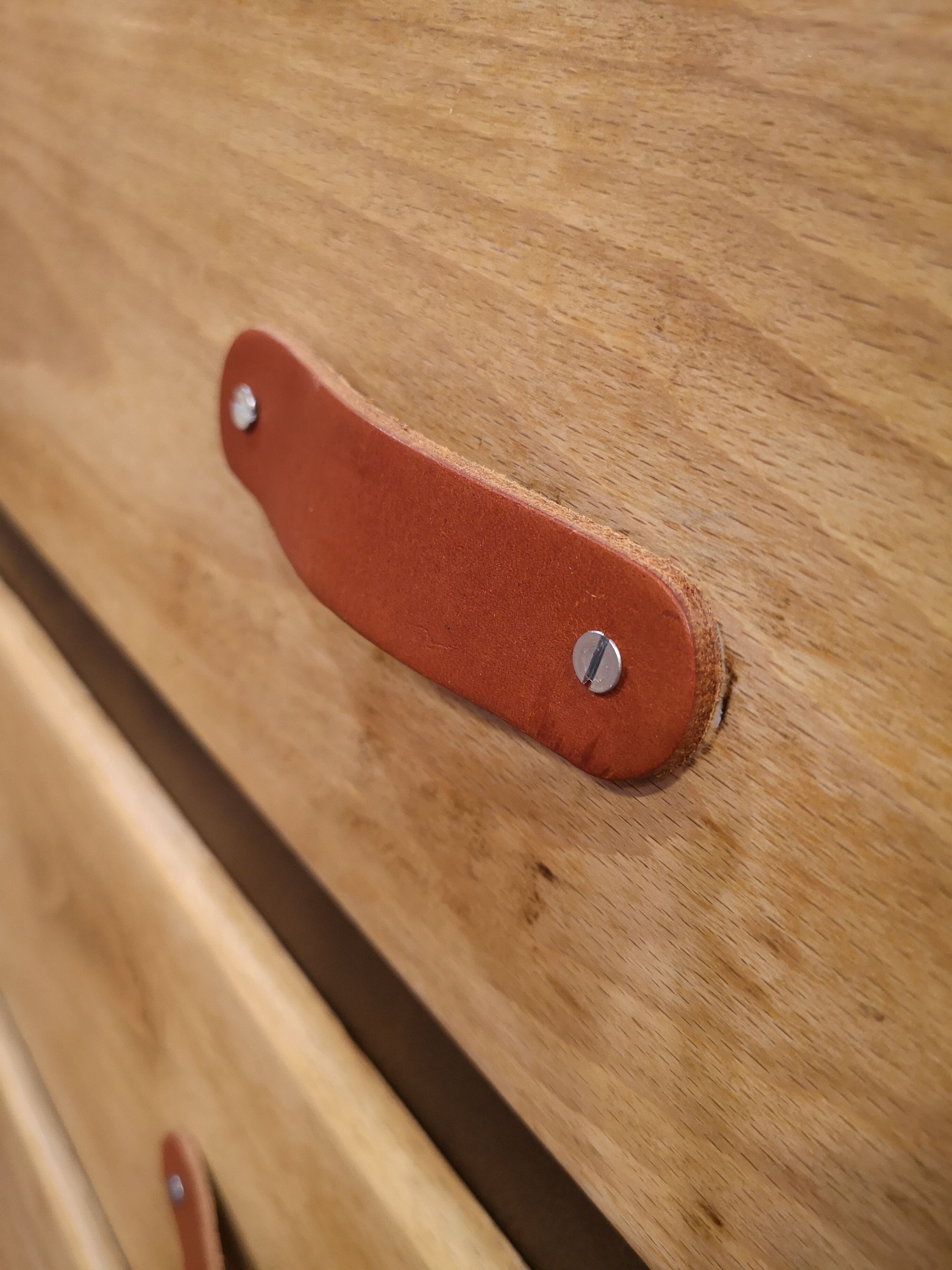 Chest of drawer compass feet