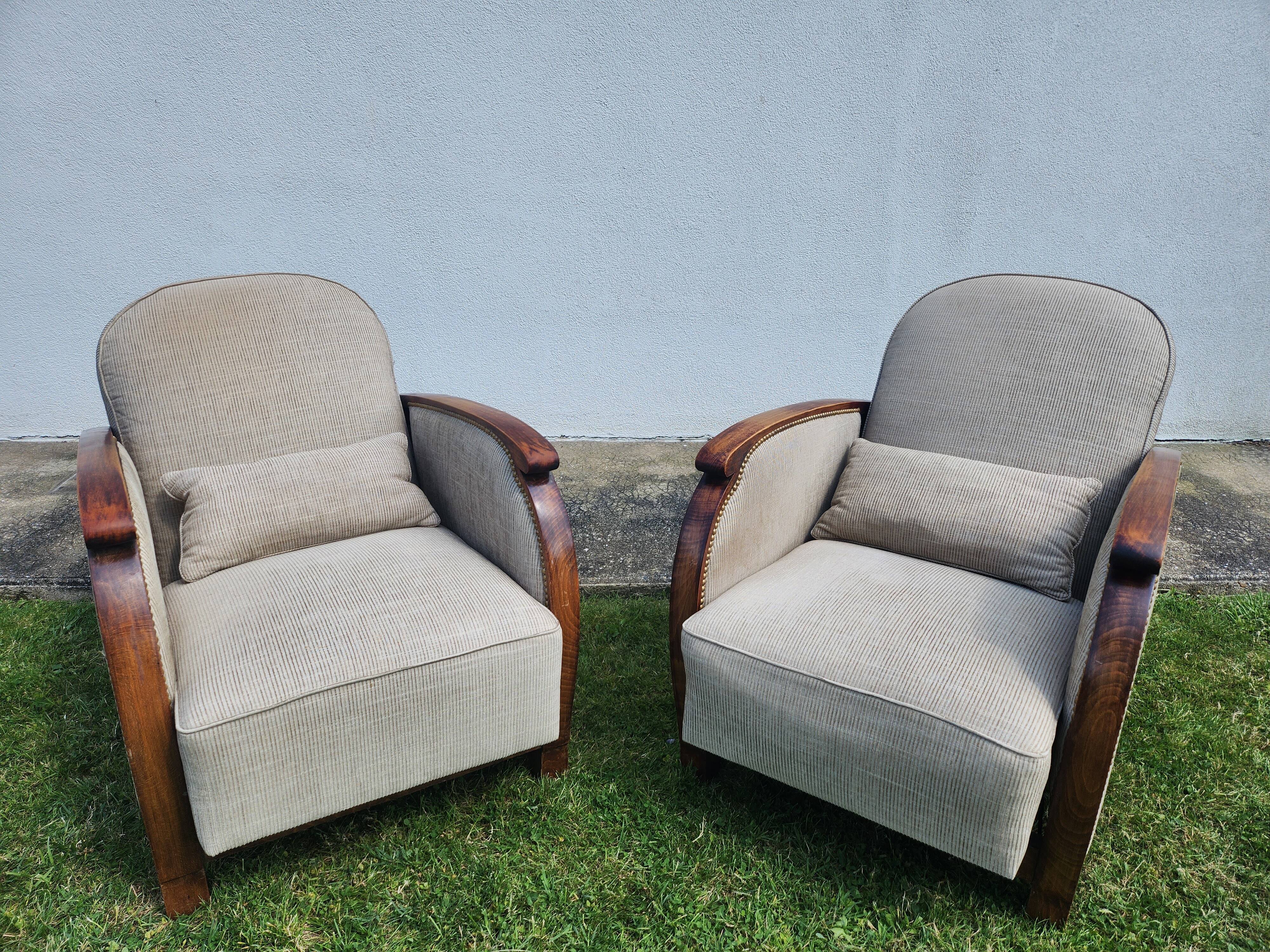 Pair of reclining art deco armchairs. 1930s.
