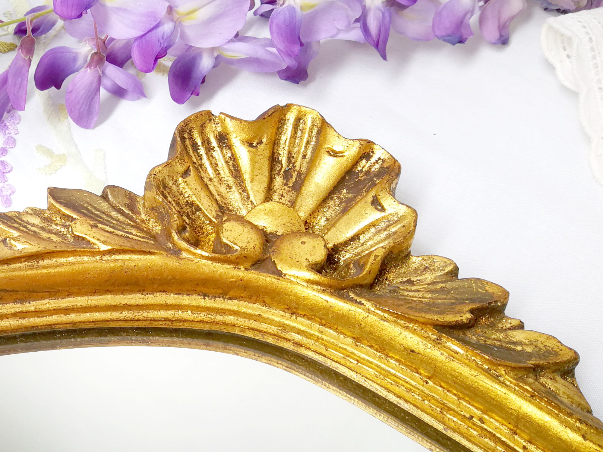 Baroque-style wall mirror / H49 cm x 30 cm /Decor shell and foliage / Golden with gold leaf