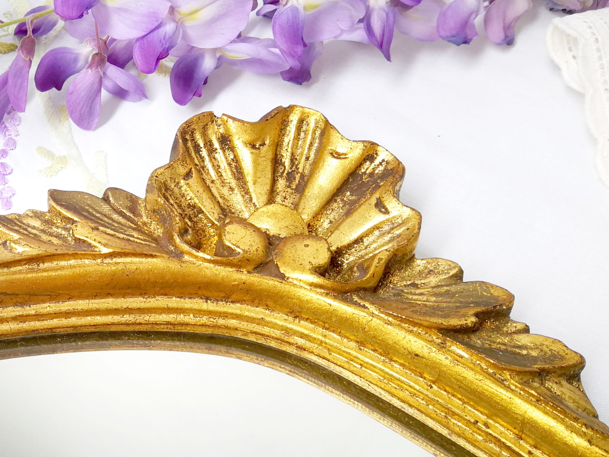 Baroque-style wall mirror / H49 cm x 30 cm /Decor shell and foliage / Golden with gold leaf