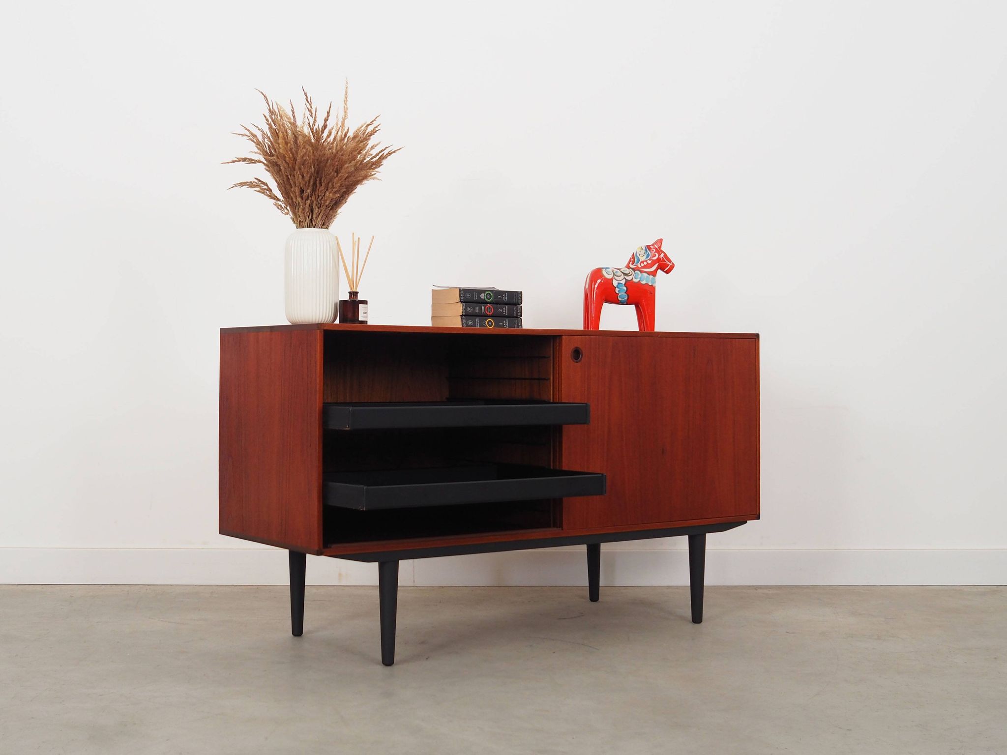 Meuble en teck, design danois, années 1960, production : Danemark