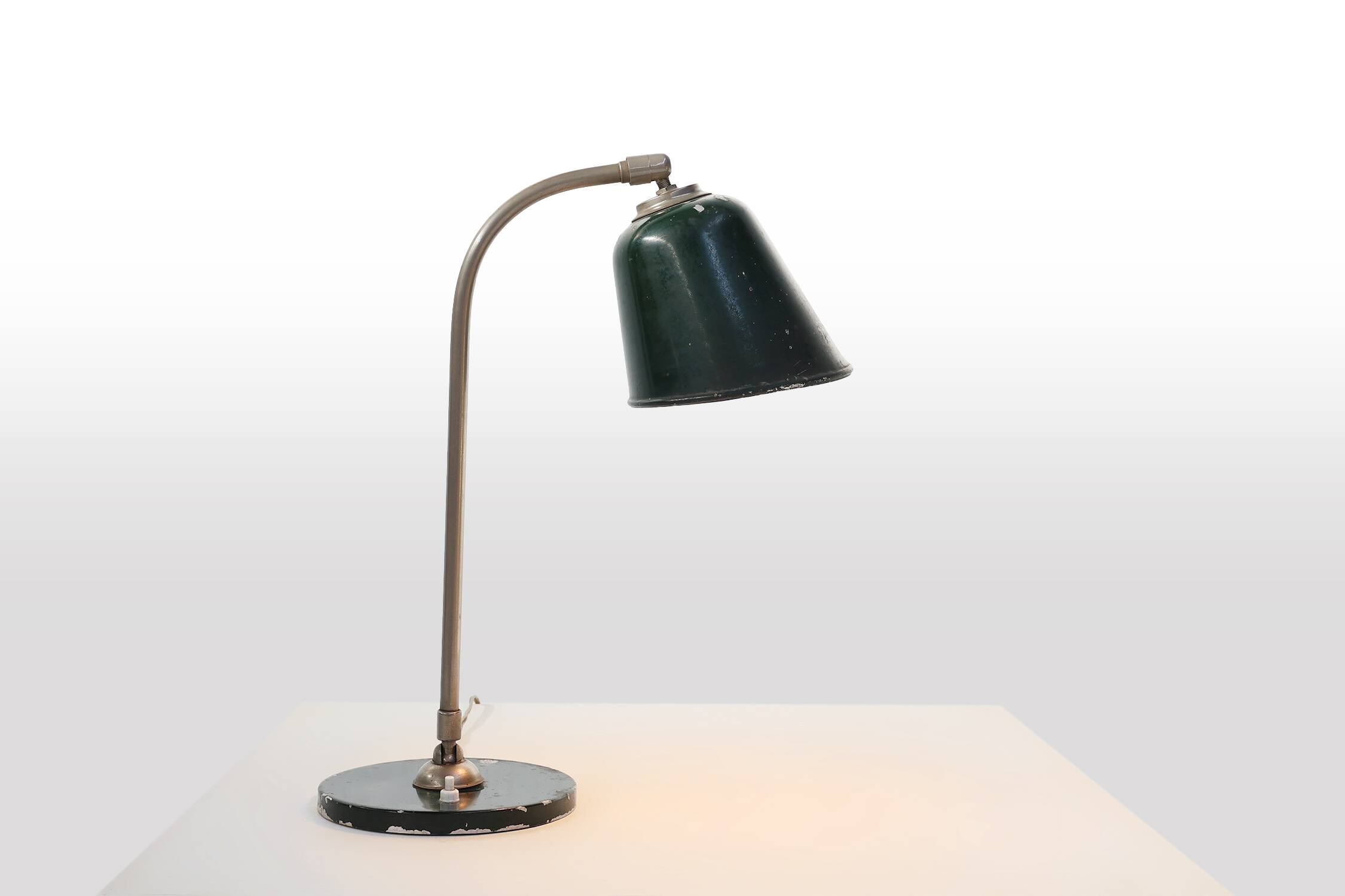 Lampe de bureau industrielle vintage en métal, France vers 1920