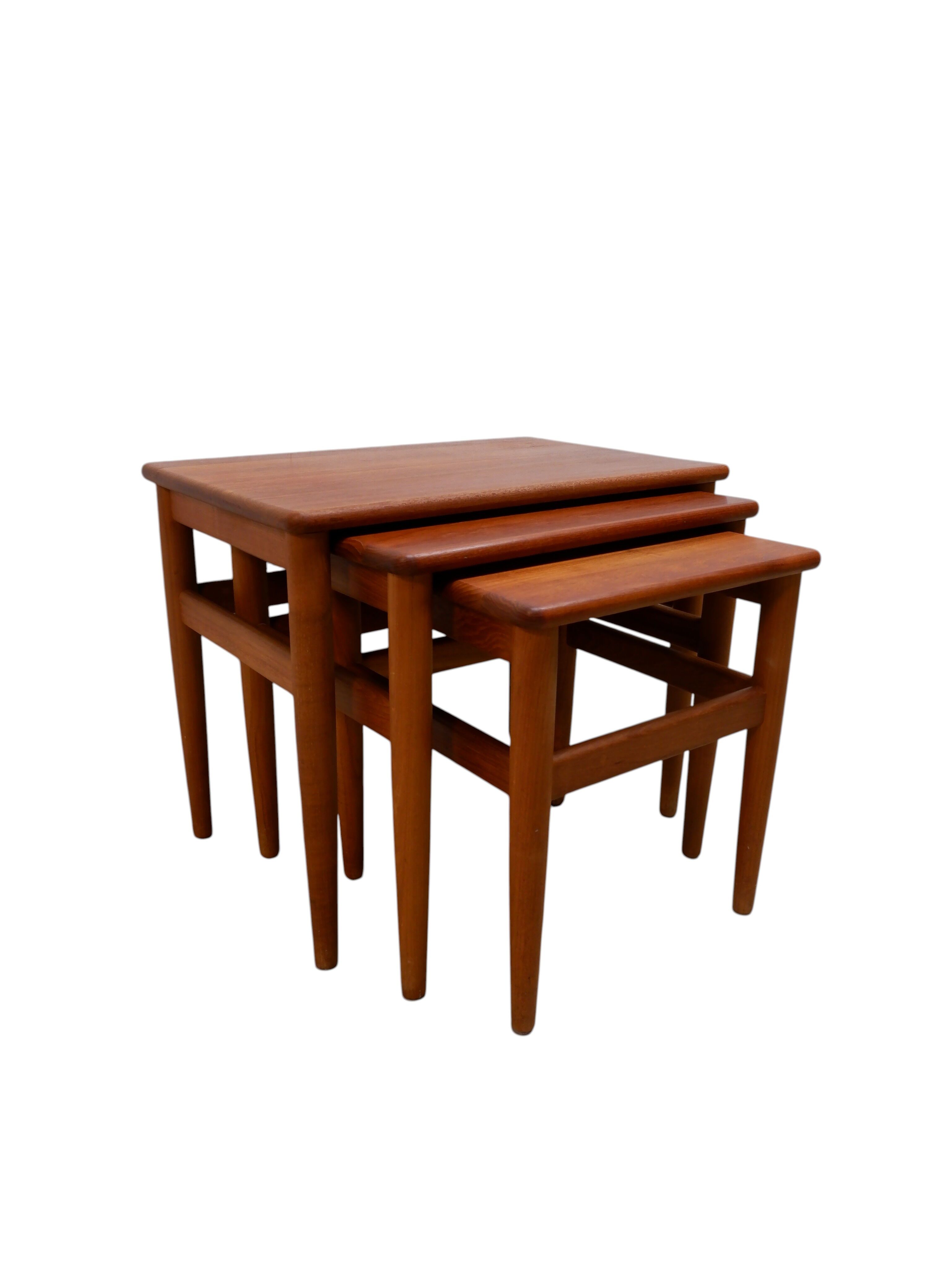 Ensemble de 3 tables d'appoint, danoise des années 1960.