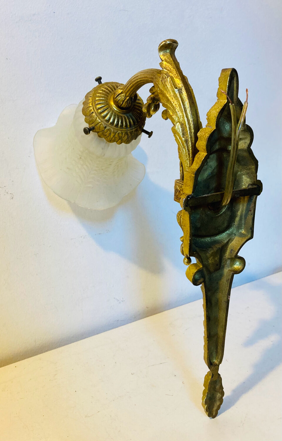 St Louis XVI wall light in solid gilded bronze + fluted glass shade