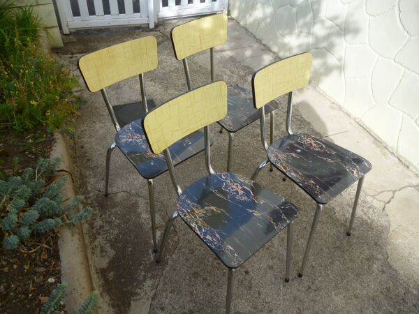 4 chaises en formica et pieds chromé