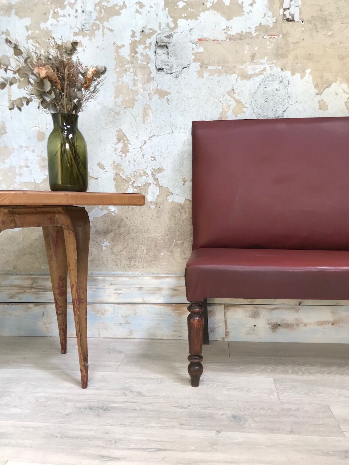Bistro bench in burgundy leather