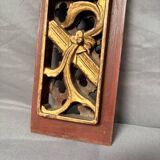 Ancien panneau en bois sculpté décor laqué doré fleurs et feuille de grenade, Chine