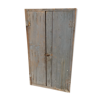 Closet façade with old frame 765x1350