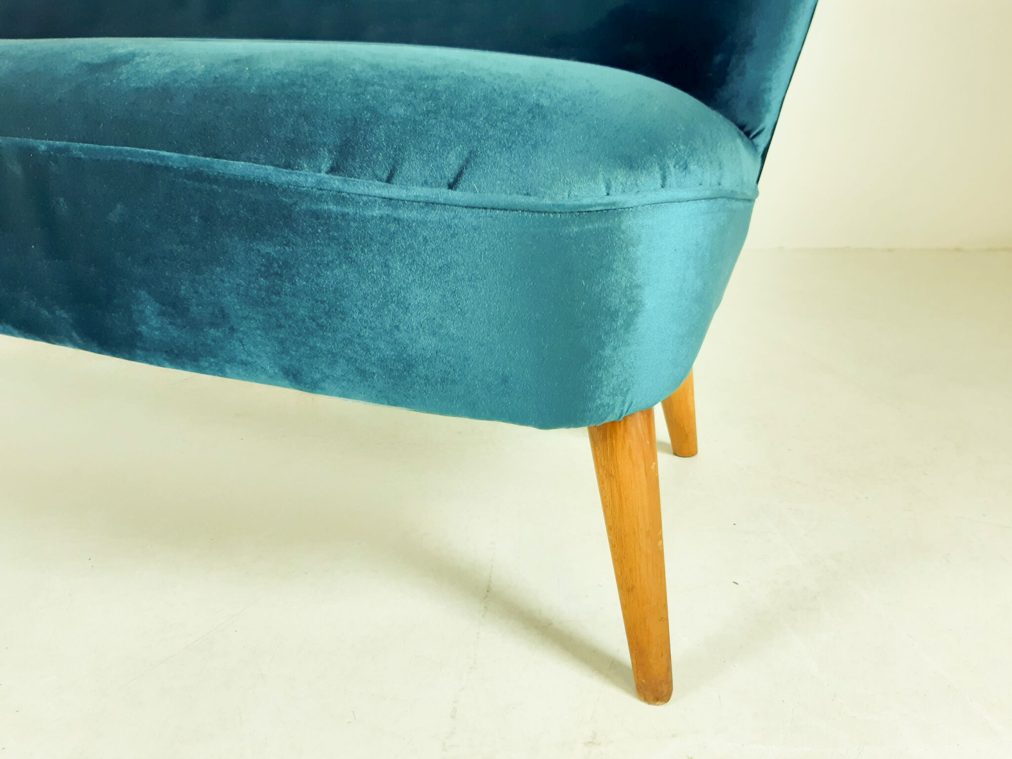 Mid-century velvet "cocktail" sofa, 1960