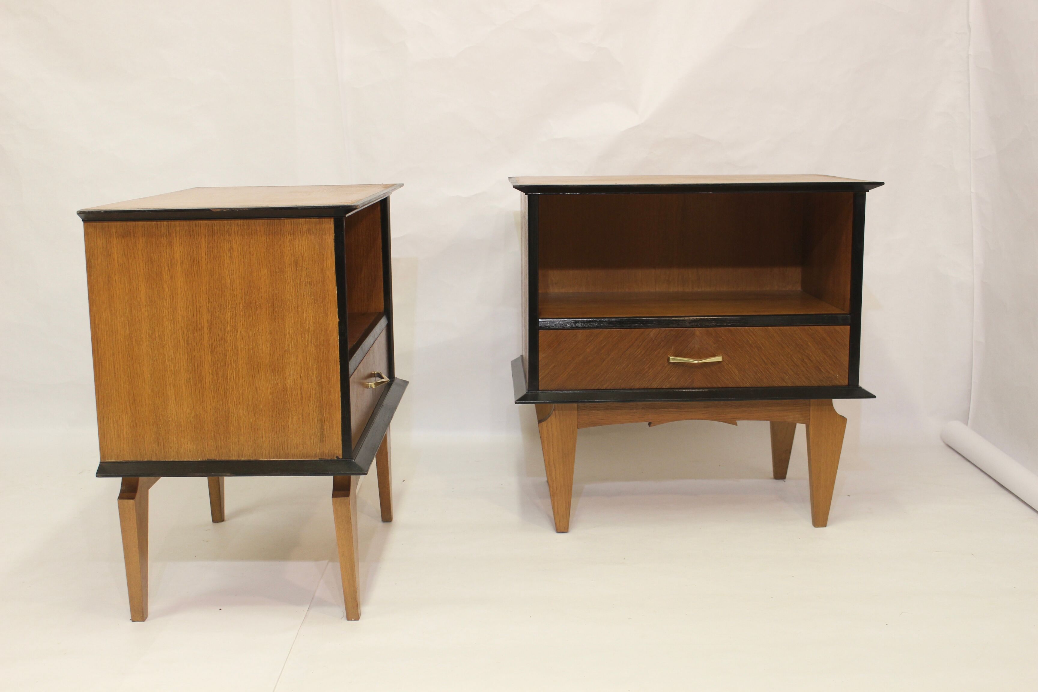 Pair of vintage bedside tables in oak veneer, 1960