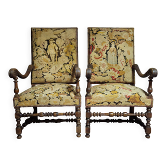 Pair of antique carved wooden armchairs – Figurative upholstery