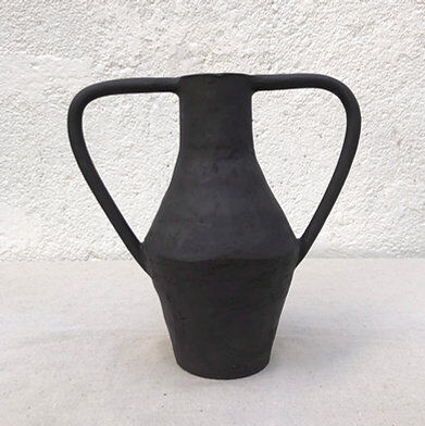 Black amphora vase - Cassandre Bouilly