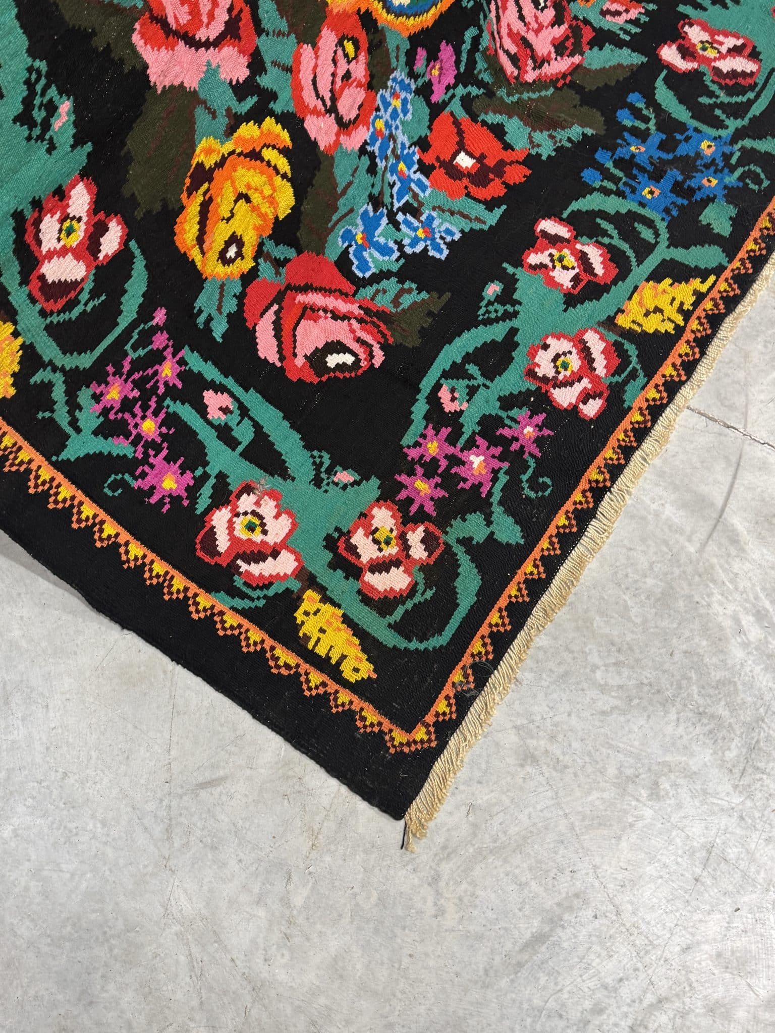 Moldovan kilim rug – 258 x 183 cm