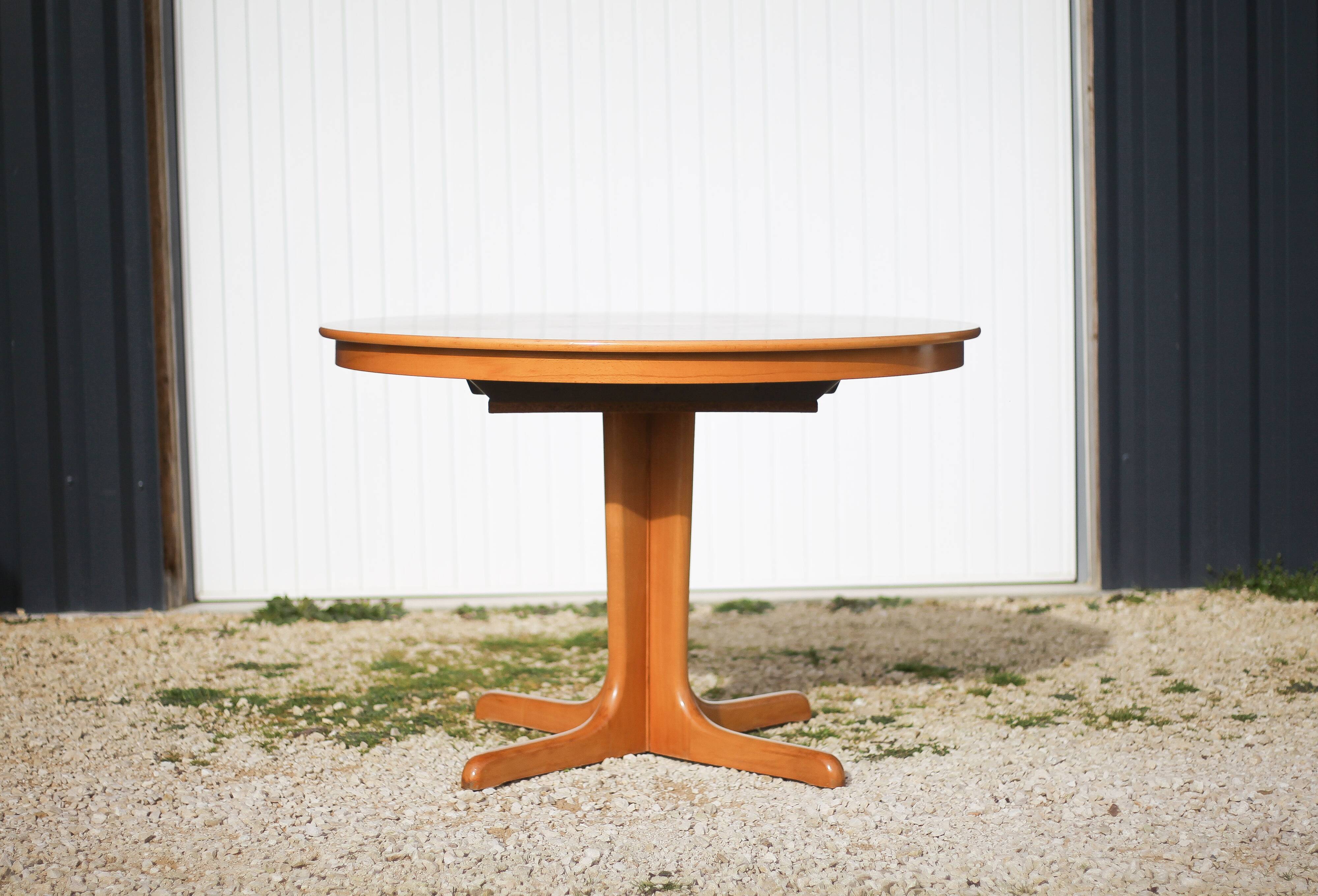 Table ronde bois et ses 4 chaises Self, table à manger, meuble de salon