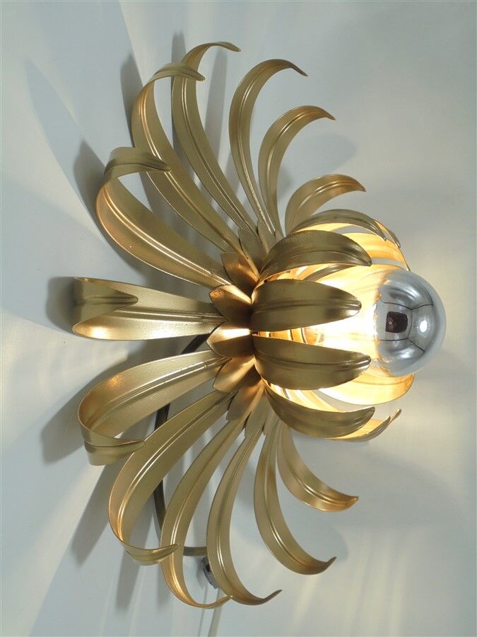Wall lamp golden flower