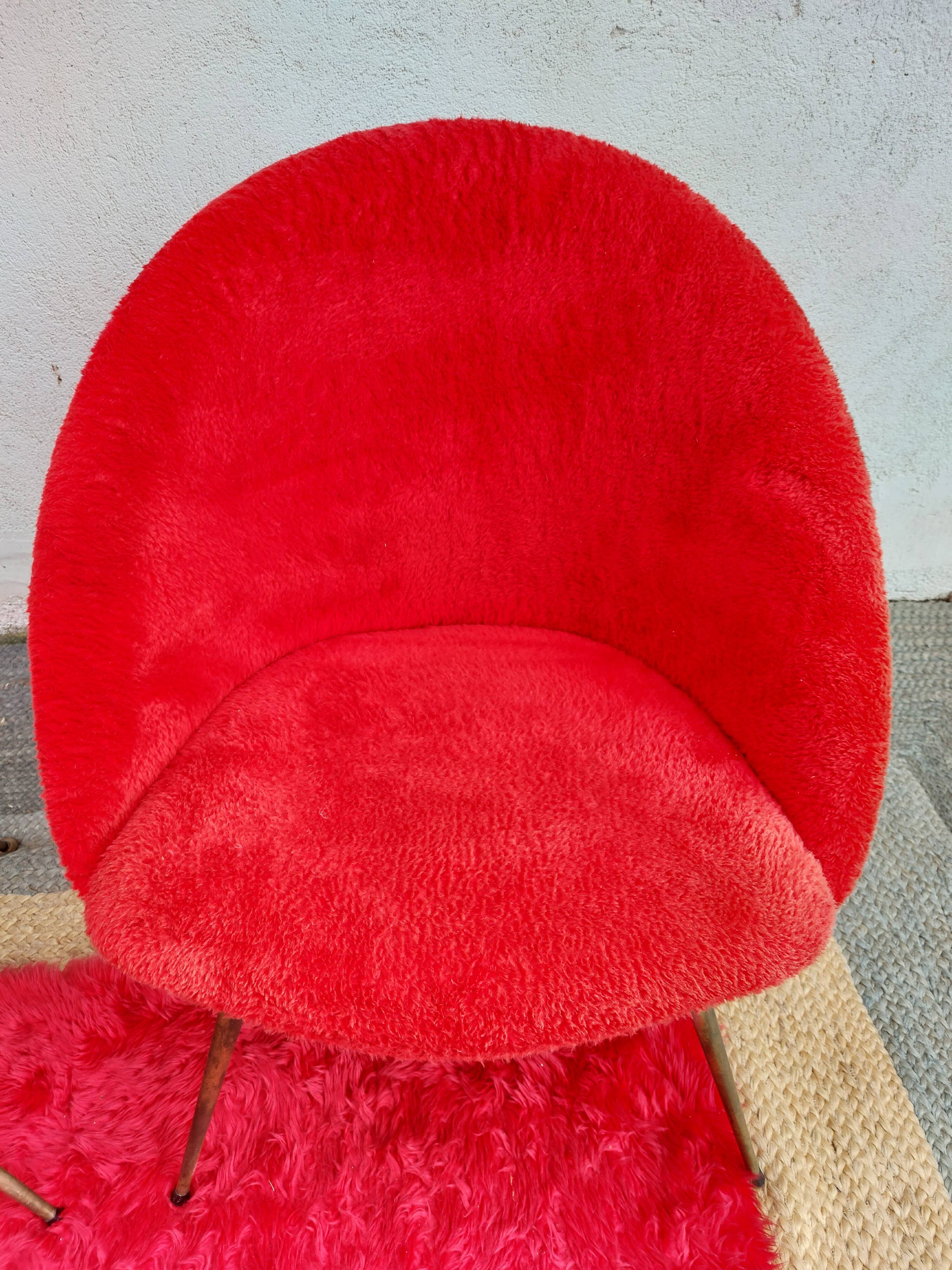 pair of vintage armchairs (red fur)