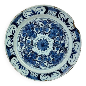Plat en faïence de Delft à fleurs bleues sur fond blanc, XVIIIe, 35 cm