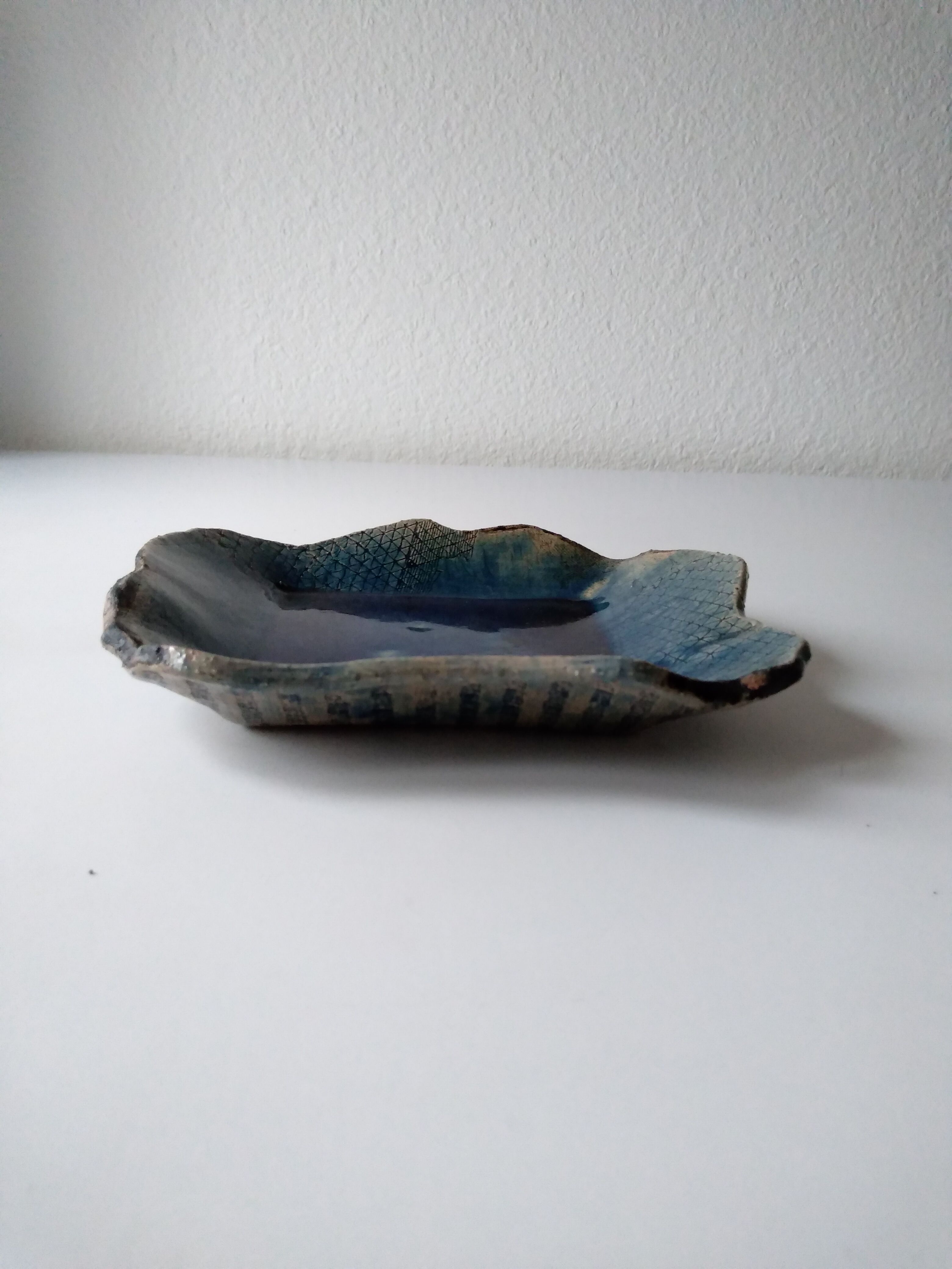 Vide poche Raku bleu indigo en céramique émaillée française
