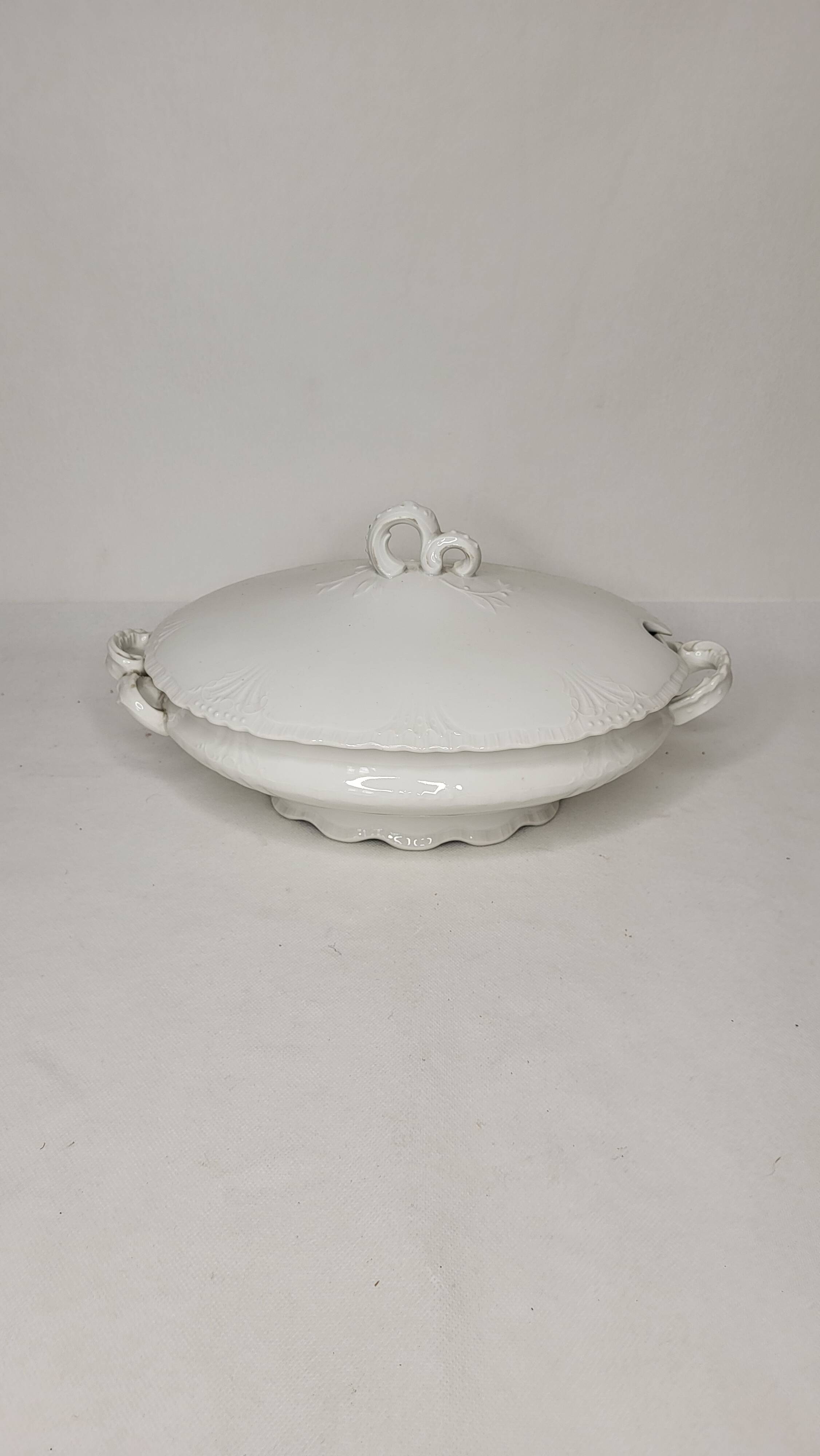 19th century Limoges porcelain tureen / vegetable dish