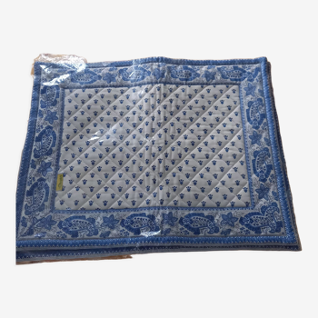 2 quilted placemats Olivades