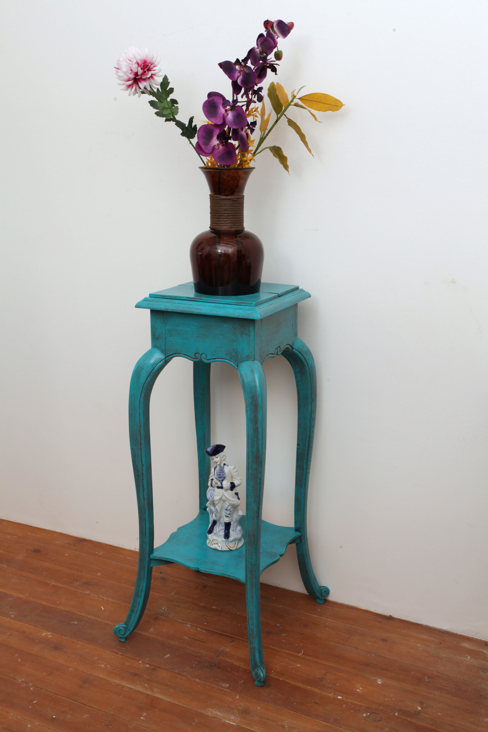 Large blue wood sellette