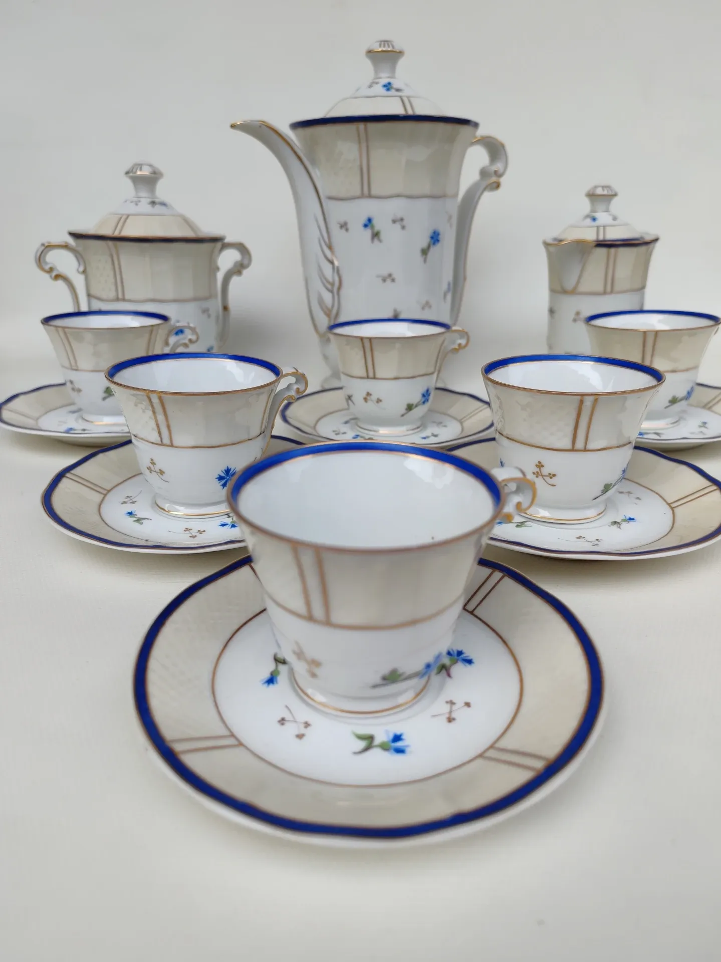 Coffee service in Limoges porcelain, by Bernardaud. 1930s.