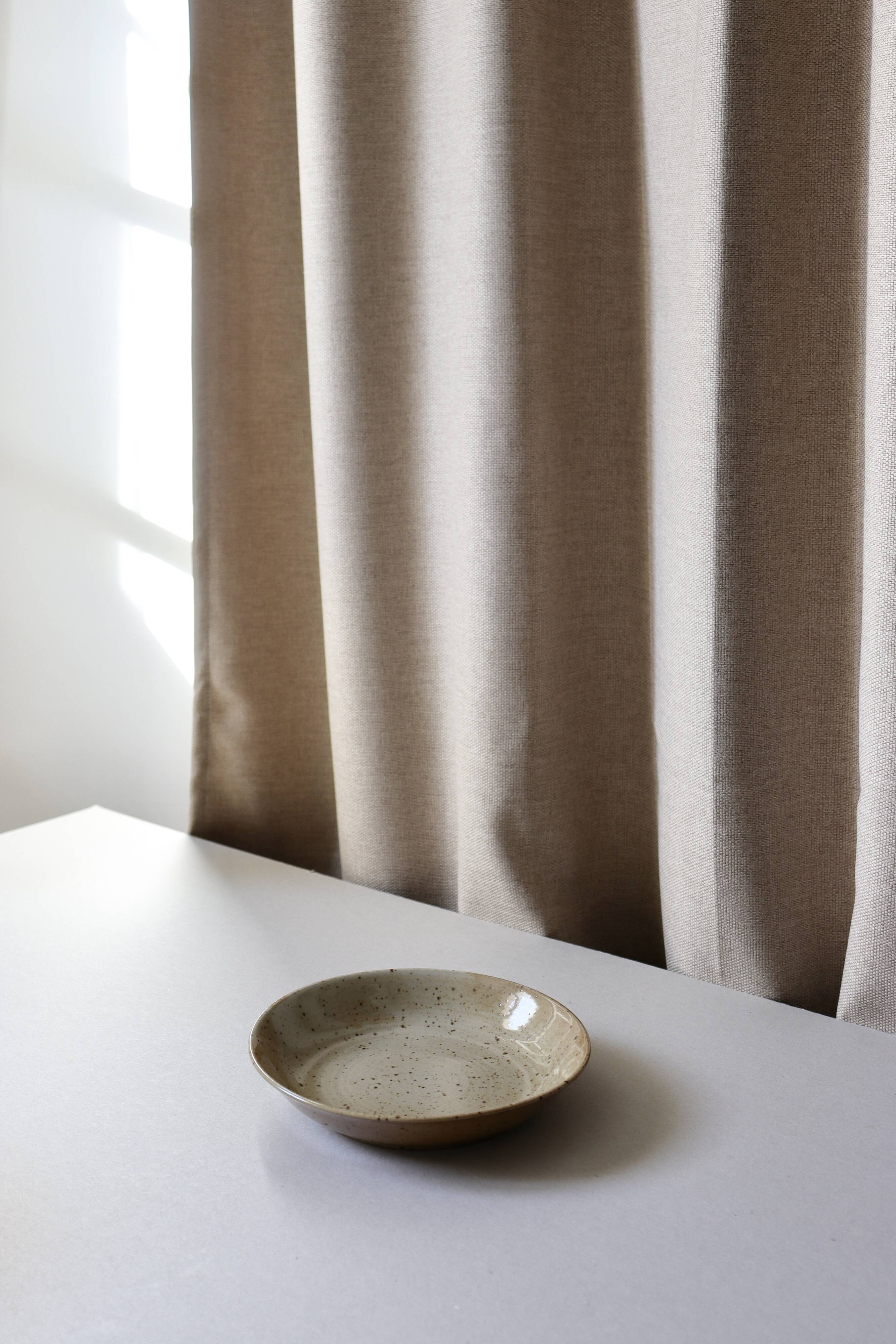 7 speckled stoneware plates