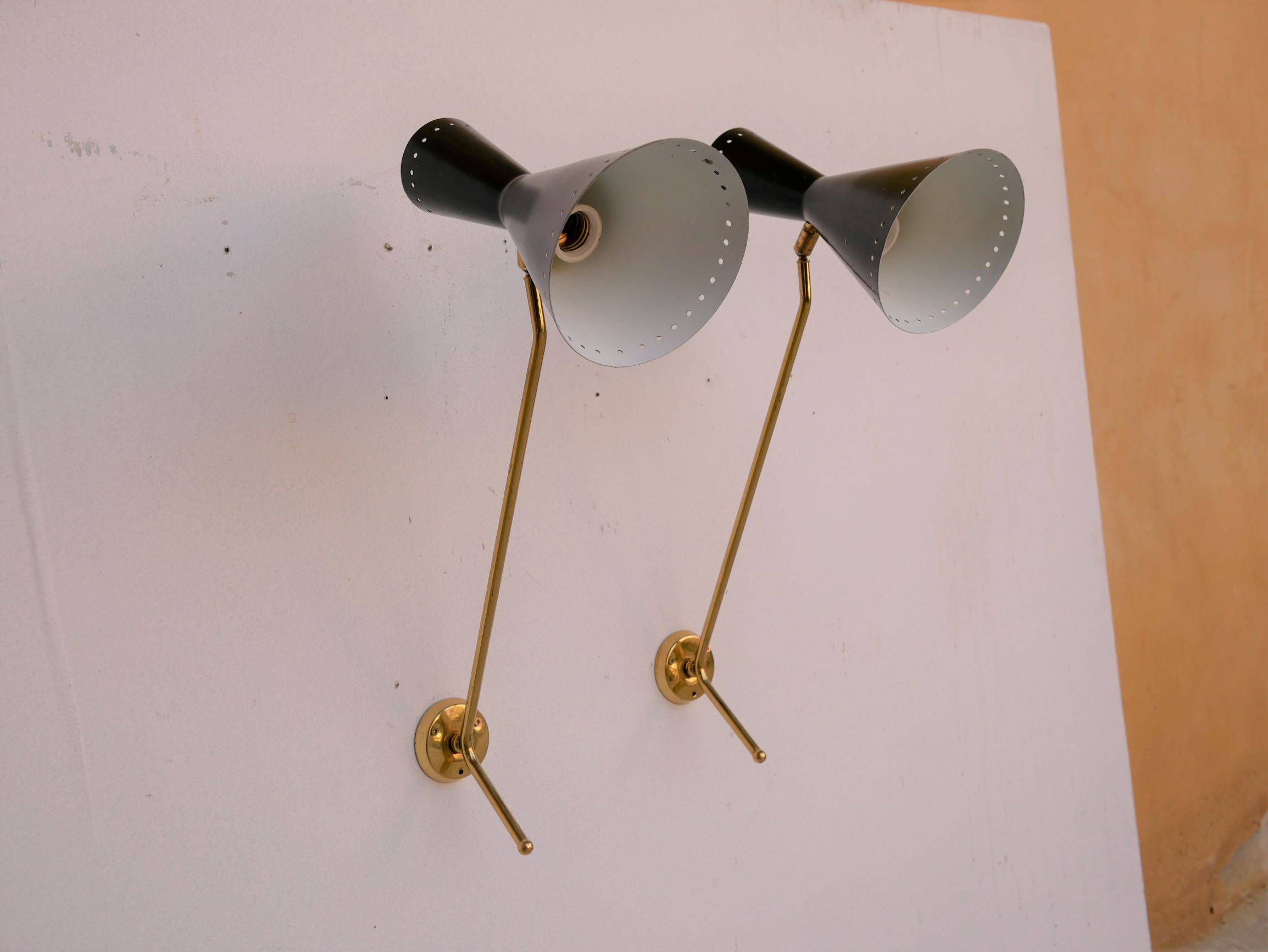 Vintage "Diabolo" wall apply in black metal and brass