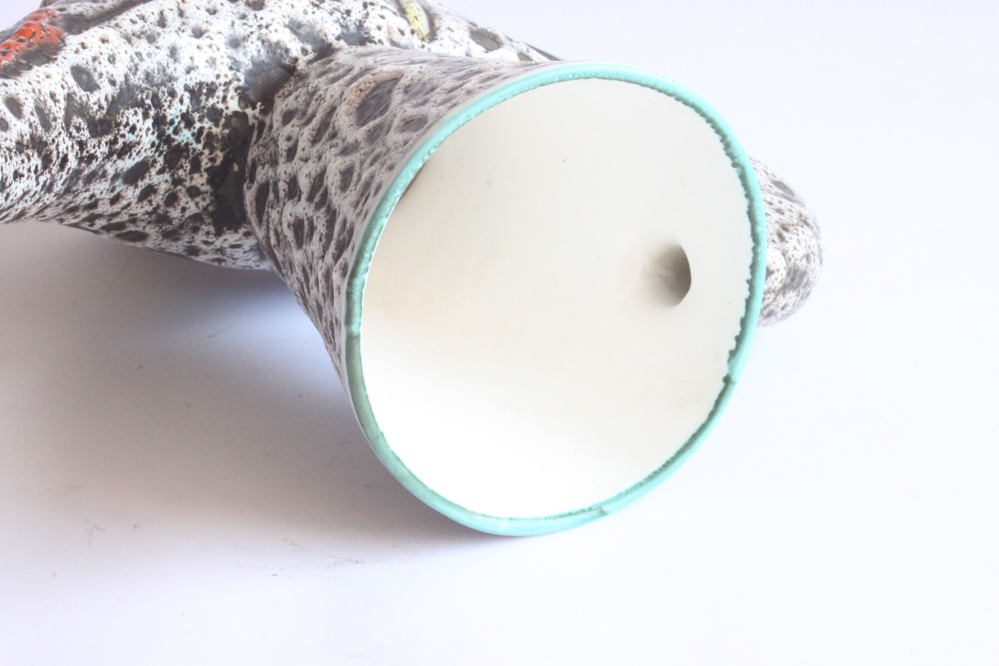 Pichet de forme organique par Marius Bessone, Vallauris années 1950.