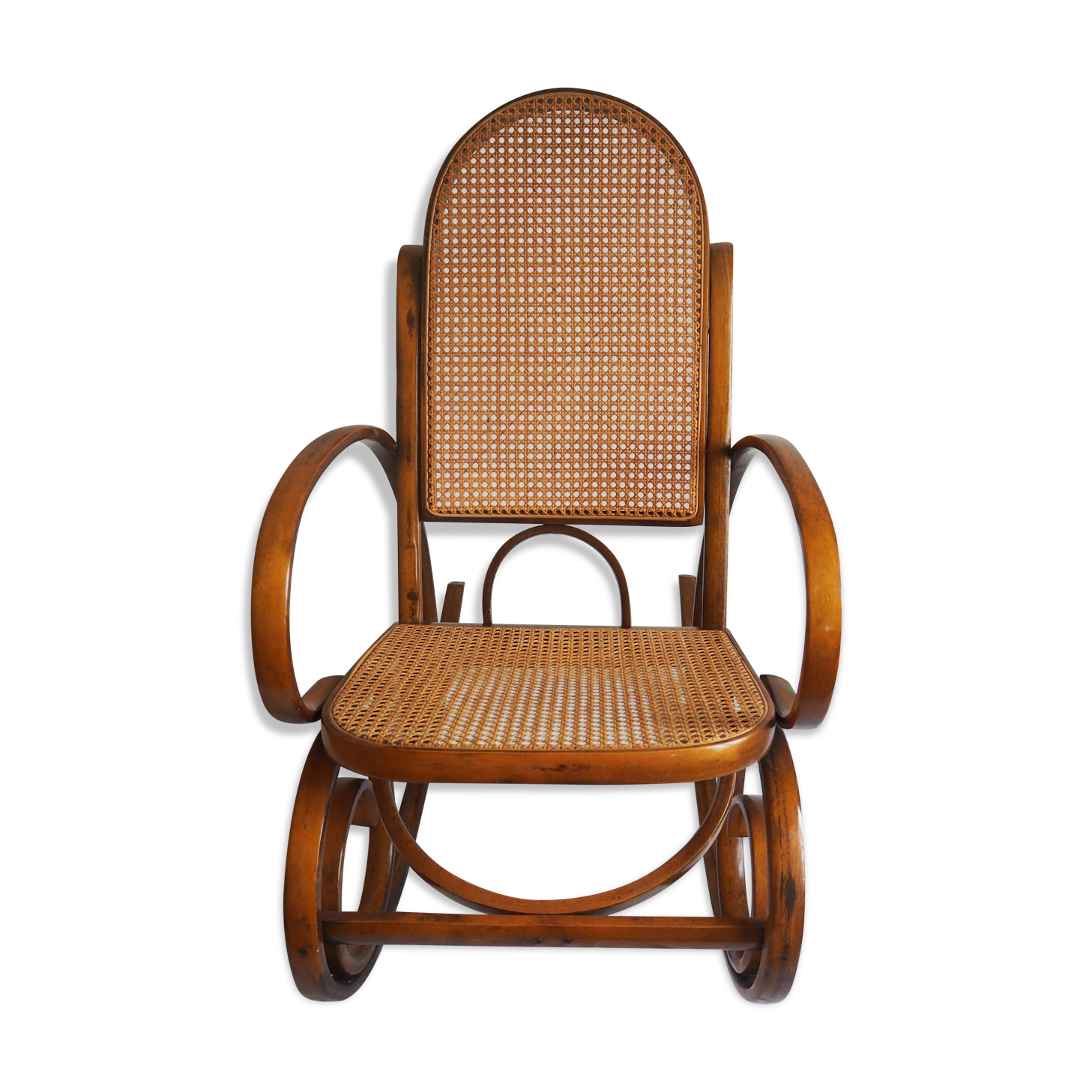 Rocking-chair en bois teinté et assise cannée