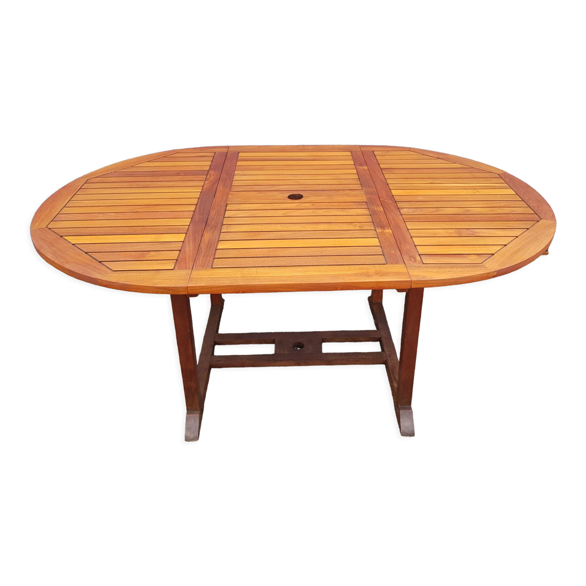 Stretchable garden dining table in solid teak