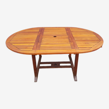 Stretchable garden dining table in solid teak