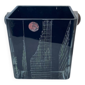 Vase cubiste en opaline noire 9590 d'Anatole RIECKE