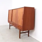 Buffet en teck de design danois avec section bar, années 1960.