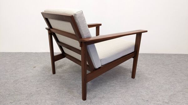 Salon, canapé et fauteuils, de style scandinave en teck, France vers 1950
