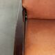 Ensemble de 2 fauteuils Art Déco en cuir de vache couleur cognac du 20e siècle.