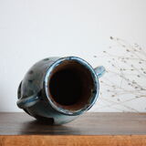 Blue vase with coves