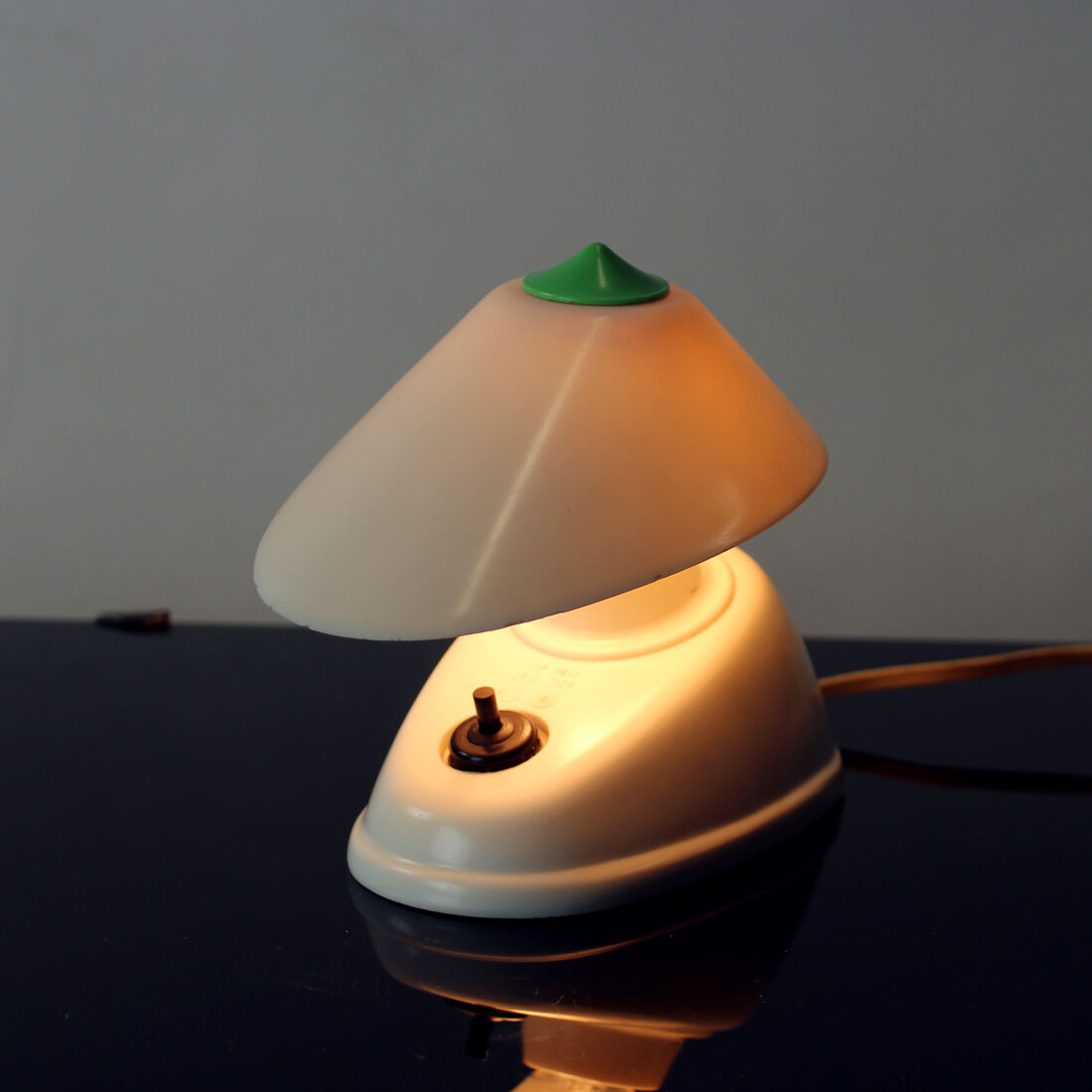 Lampes de table en bakélite blanche, années 1930