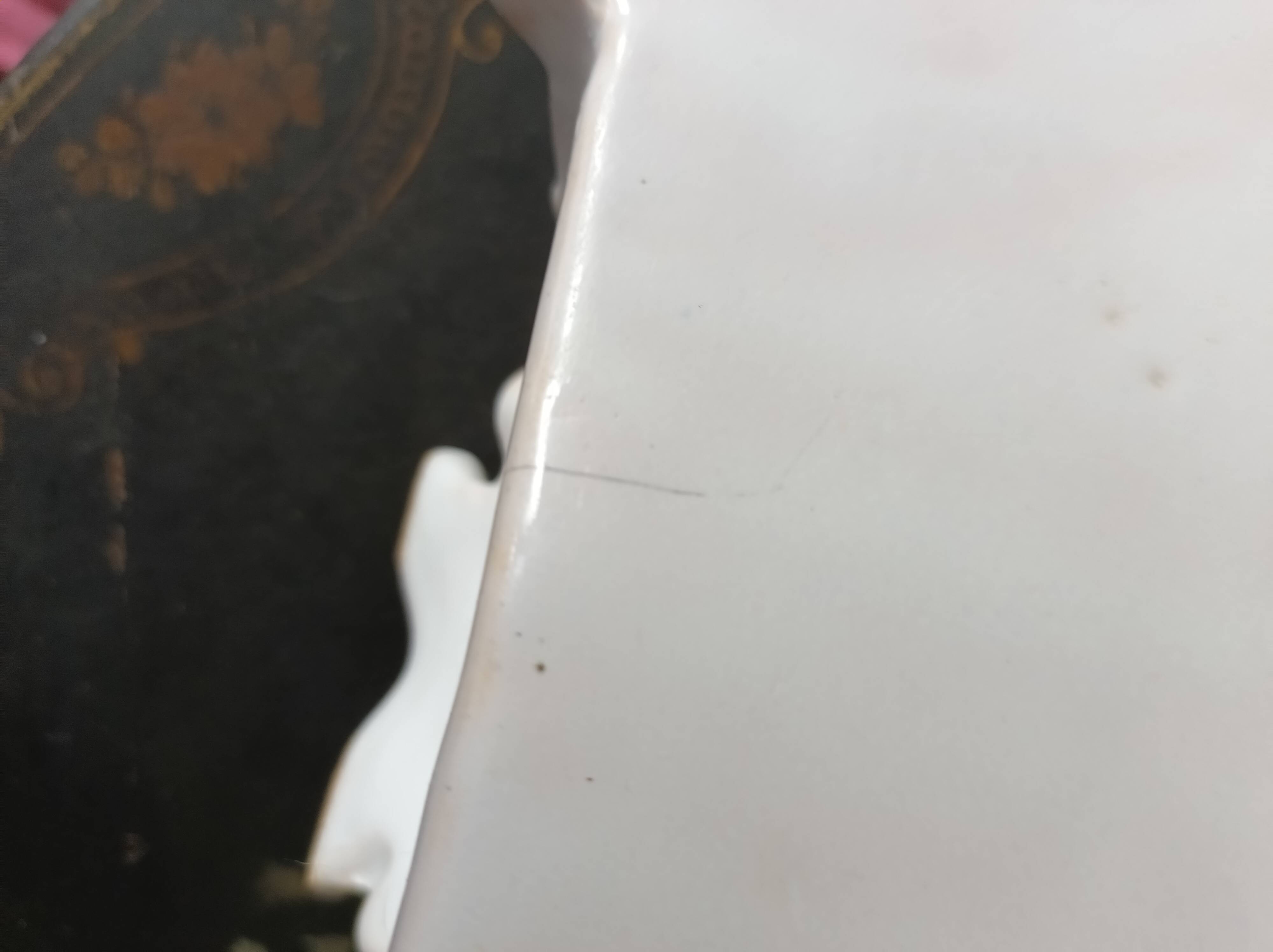 Small planter in Moustier/Rouen style from the 18th century.