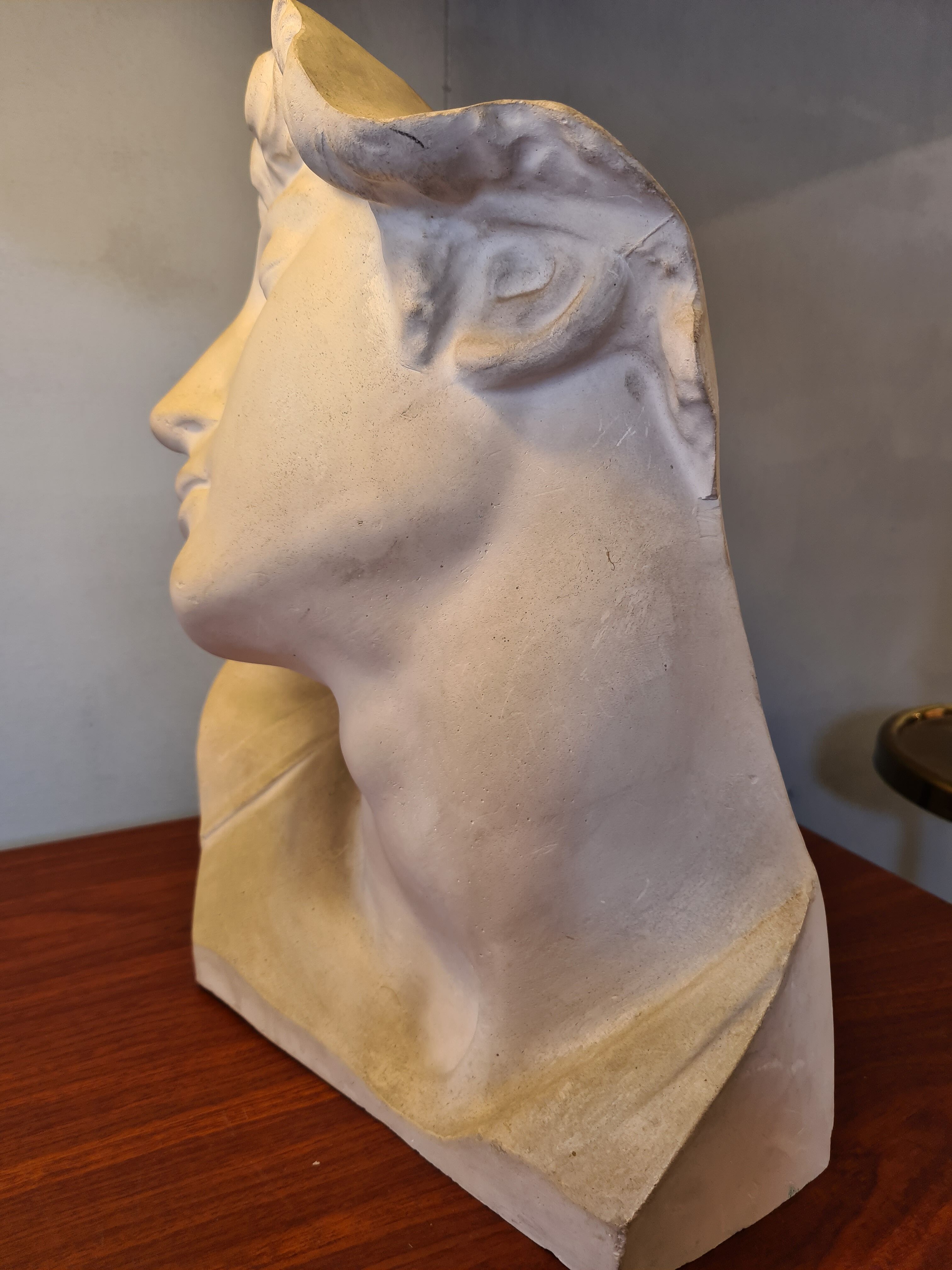 Bust the dying slave