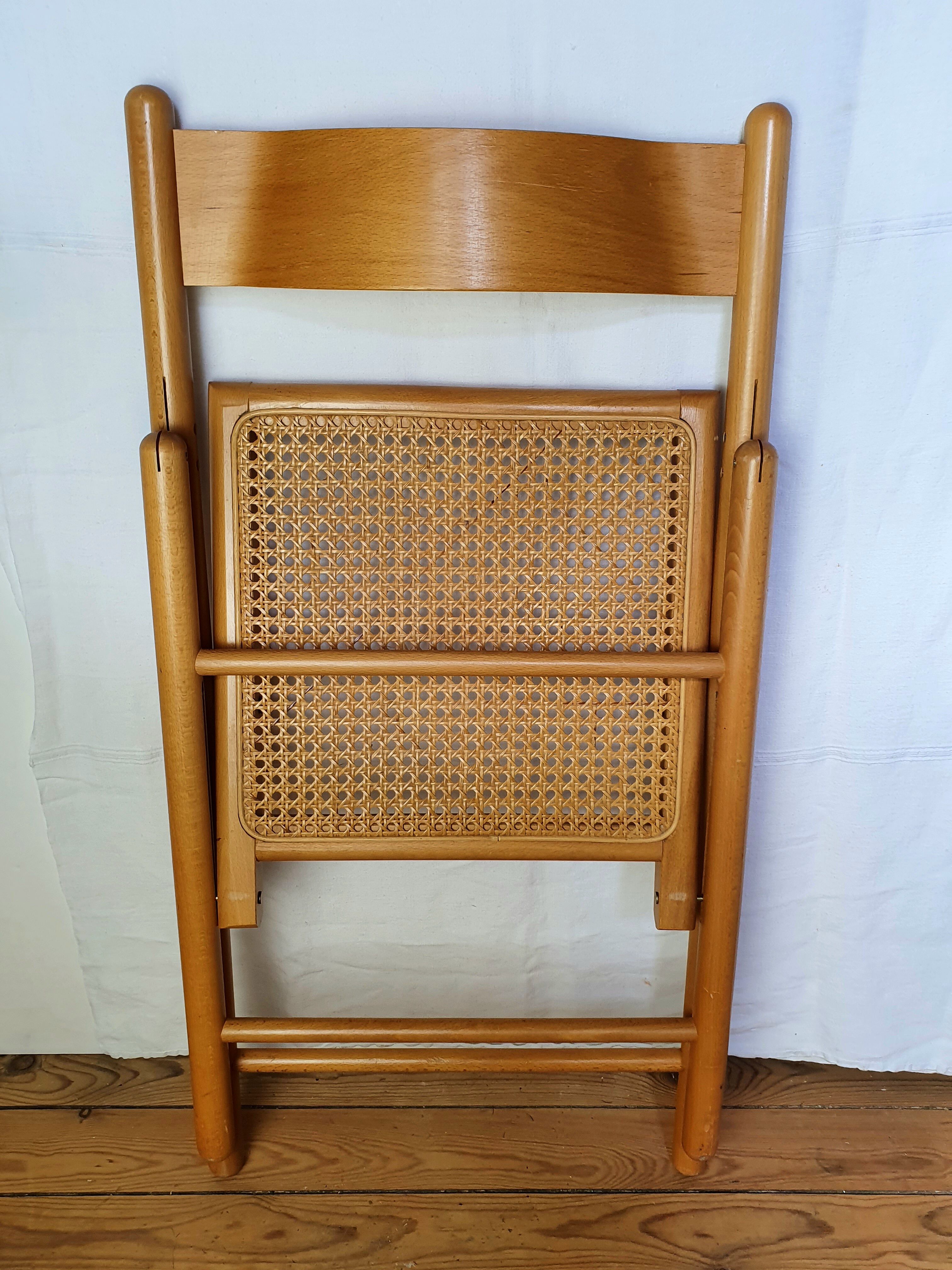 Chaise pliante cannée