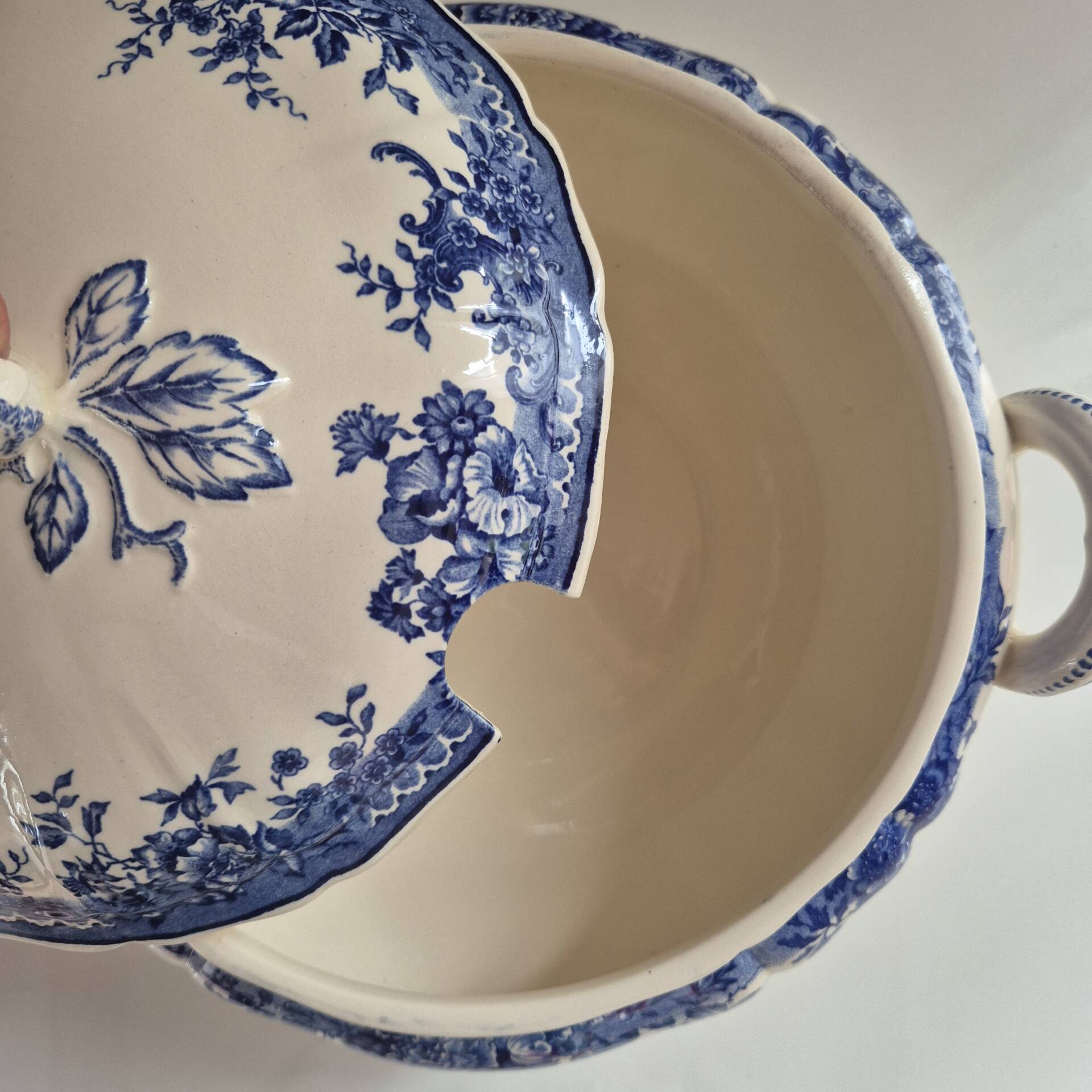 Villeroy and Boch soup tureen model Fides