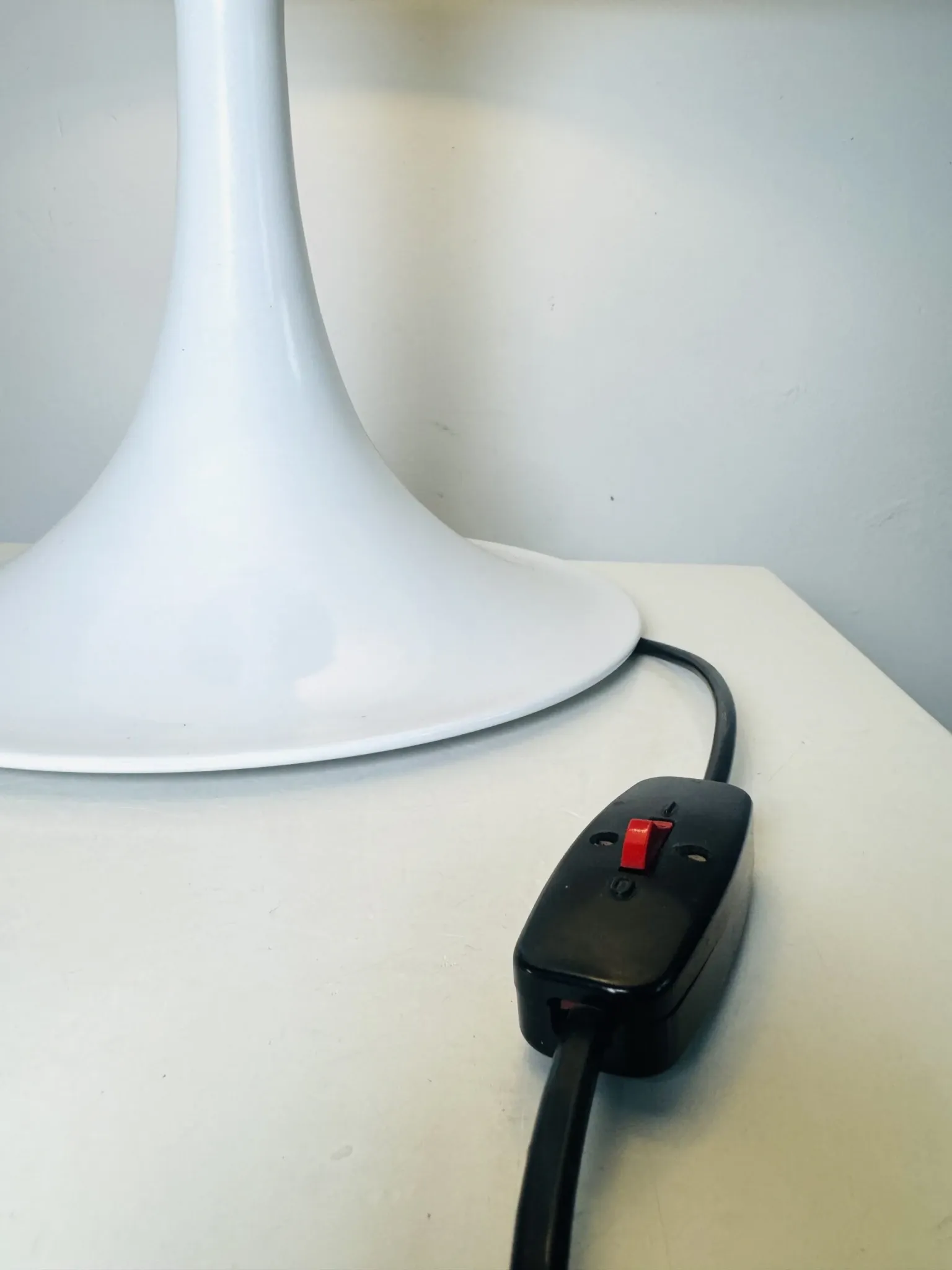 Lampe de table D-2128 par Raak Amsterdam, Pays-Bas, années 1970.