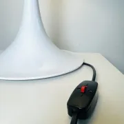 Lampe de table D-2128 par Raak Amsterdam, Pays-Bas, années 1970.
